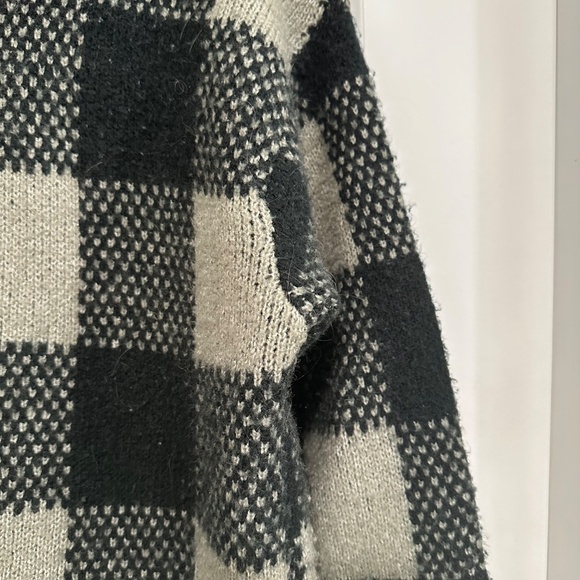 My Style | Women’s Large Black and Cream Gray Plaid Quater Zip Sweater - Picture 7 of 9